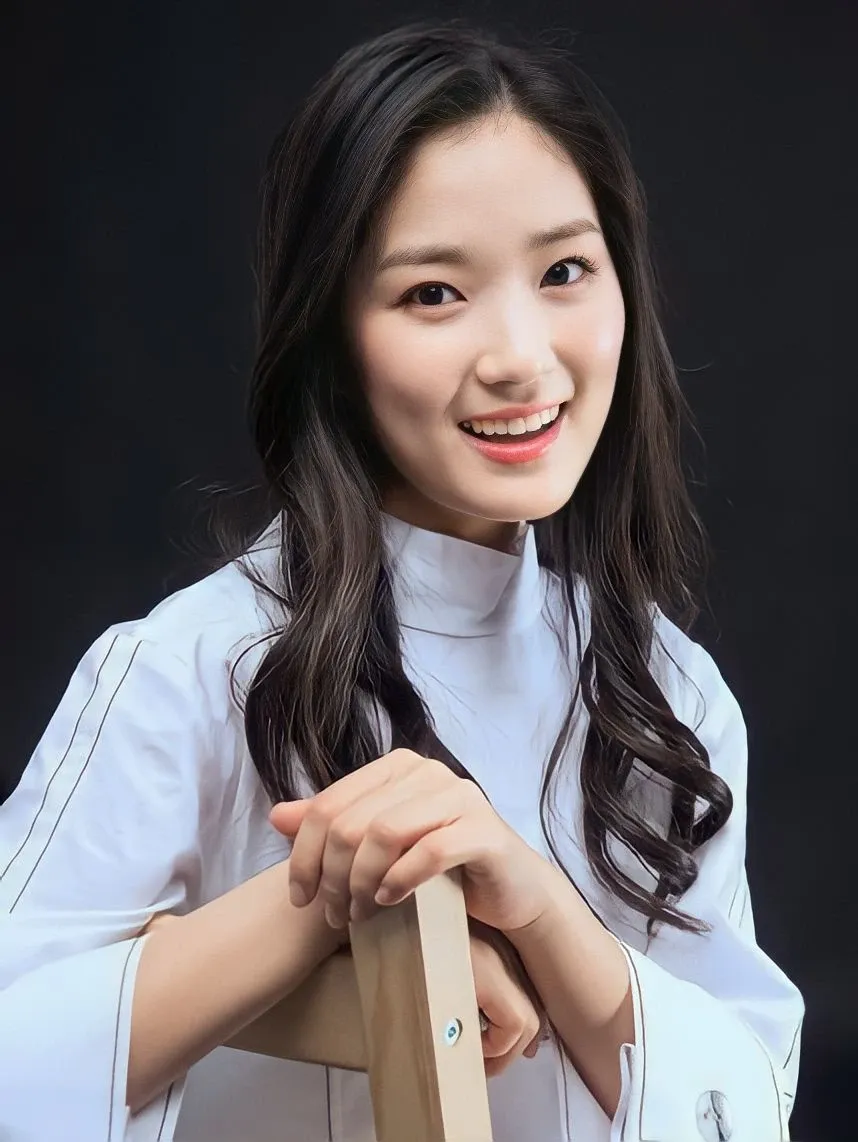 Recent activity shot of Kim Hyeyoon