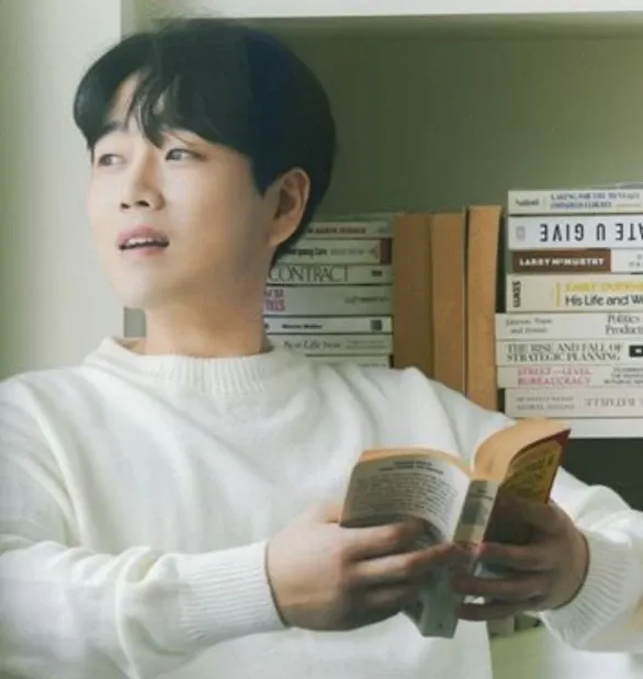 A moment captured by a fan of Hwang Youngwoong