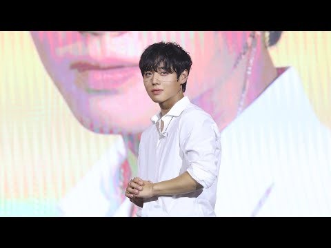 Momen yang diabadikan oleh penggemar Park Jihoon