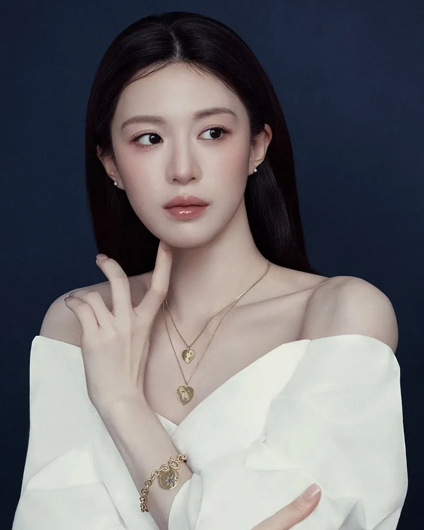 Recent activity shot of Go Younjung