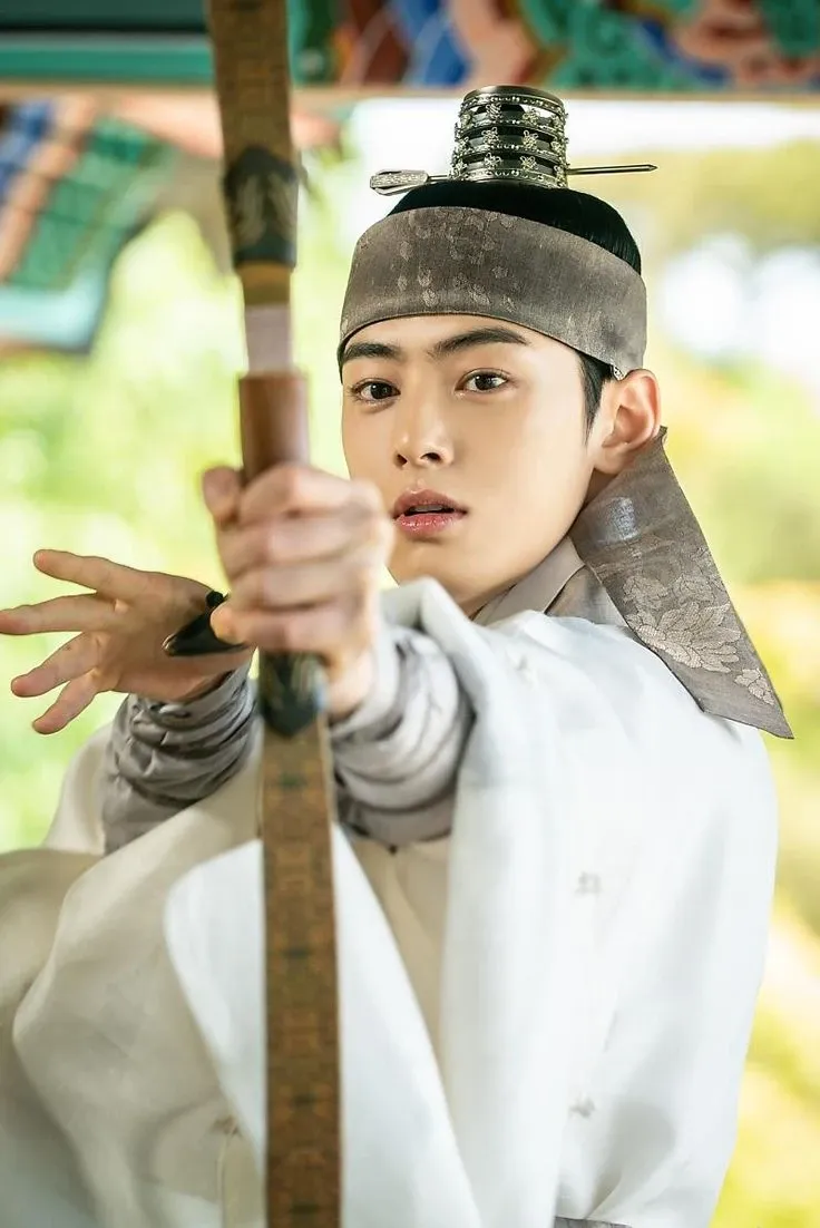 A moment captured by a fan of Cha Eunwoo