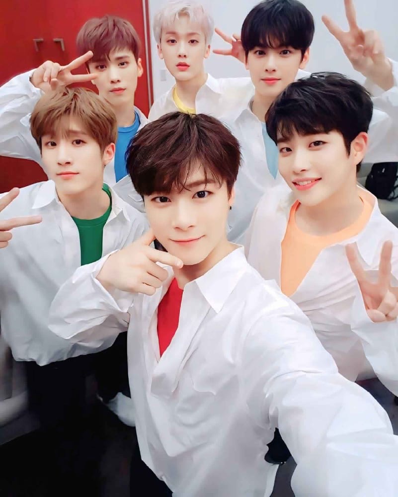 A moment captured by a fan of Cha Eunwoo