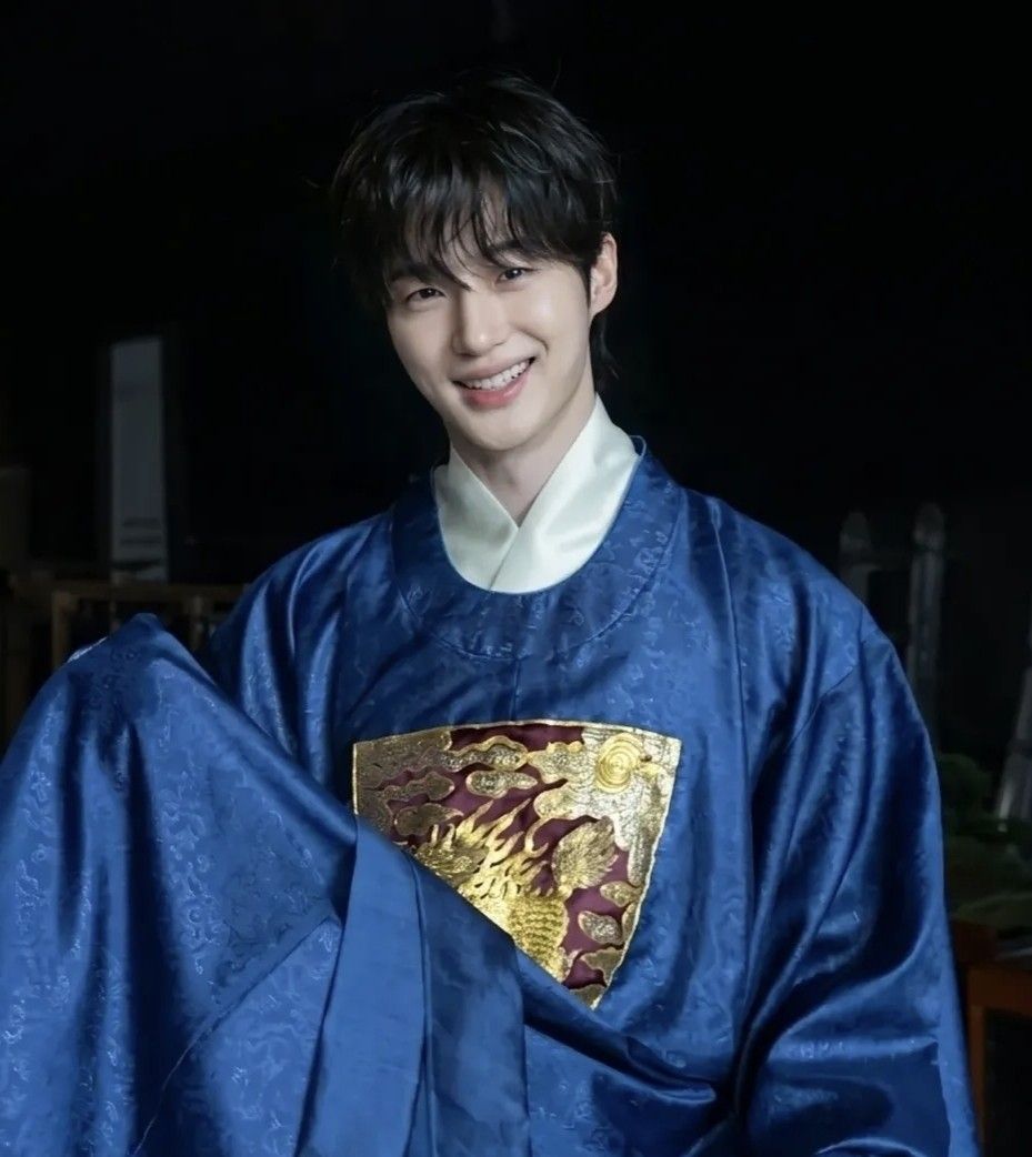 粉丝拍下的边佑锡瞬间