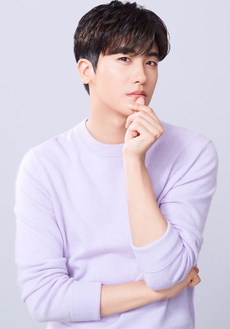 A moment captured by a fan of Park Hyungsik