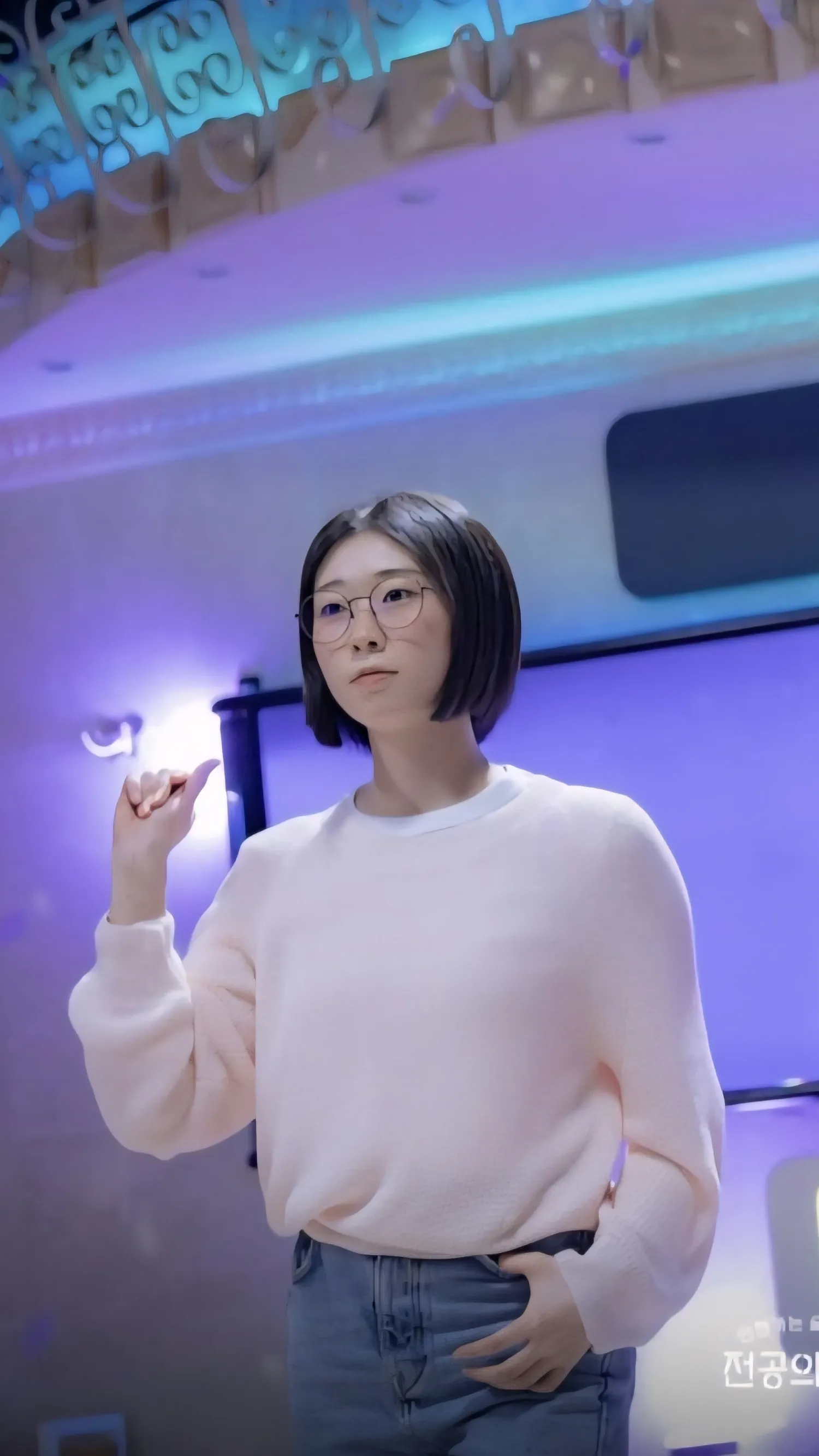Behind-the-scenes cut of Han Yeji