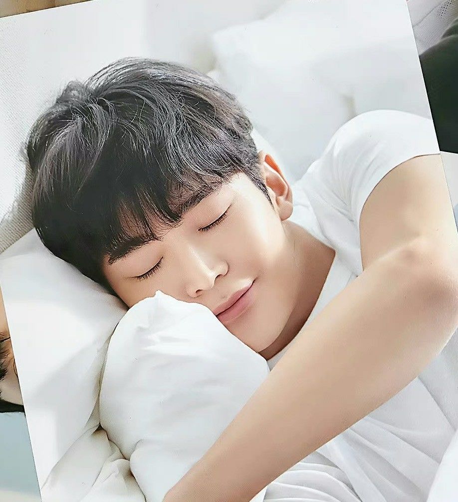 Momen yang diabadikan oleh penggemar Rowoon