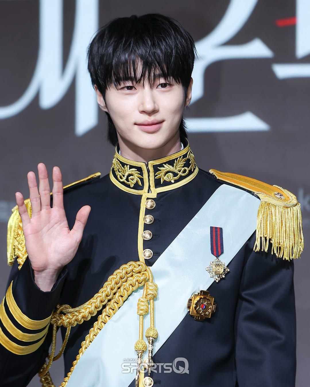 Behind-the-scenes cut of Byeon Wooseok