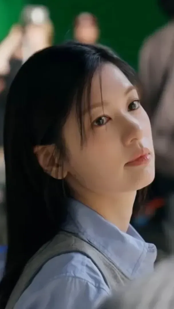 Emotional wallpaper shared by fans for Jung Somin