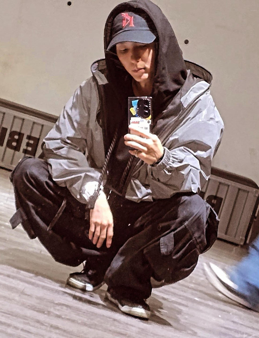 Behind-the-scenes cut of Lee Joongi