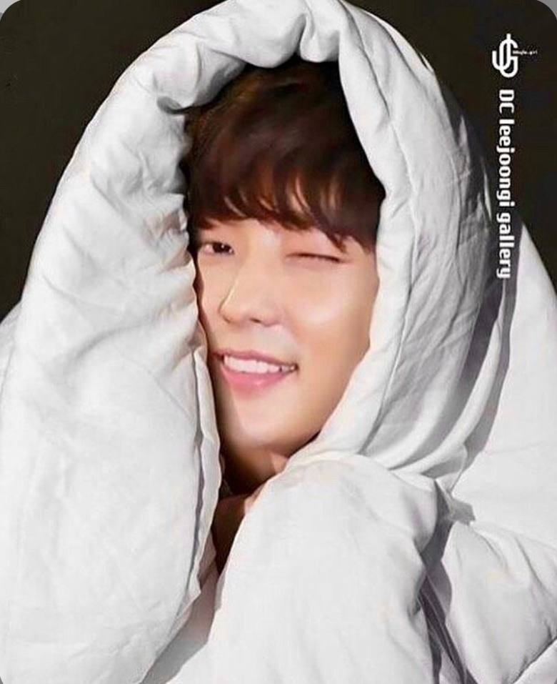 Latest photo of Lee Joongi