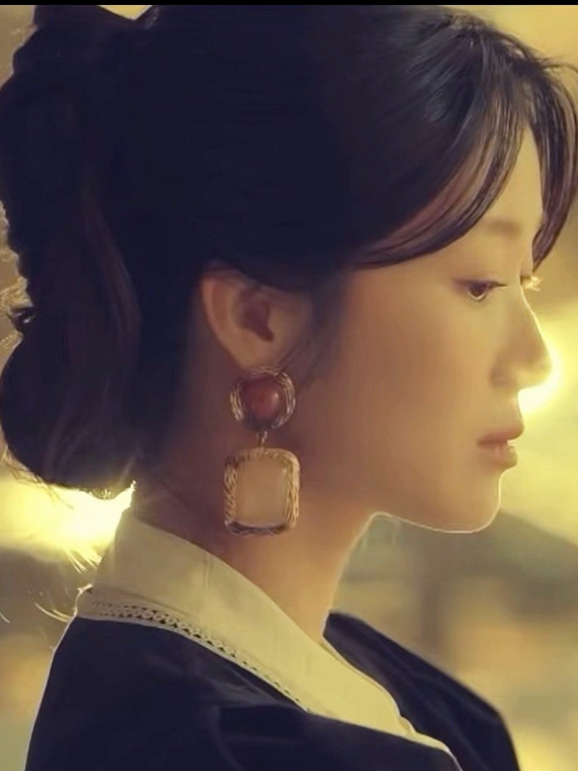 Behind-the-scenes cut of Kim Hyeyoon