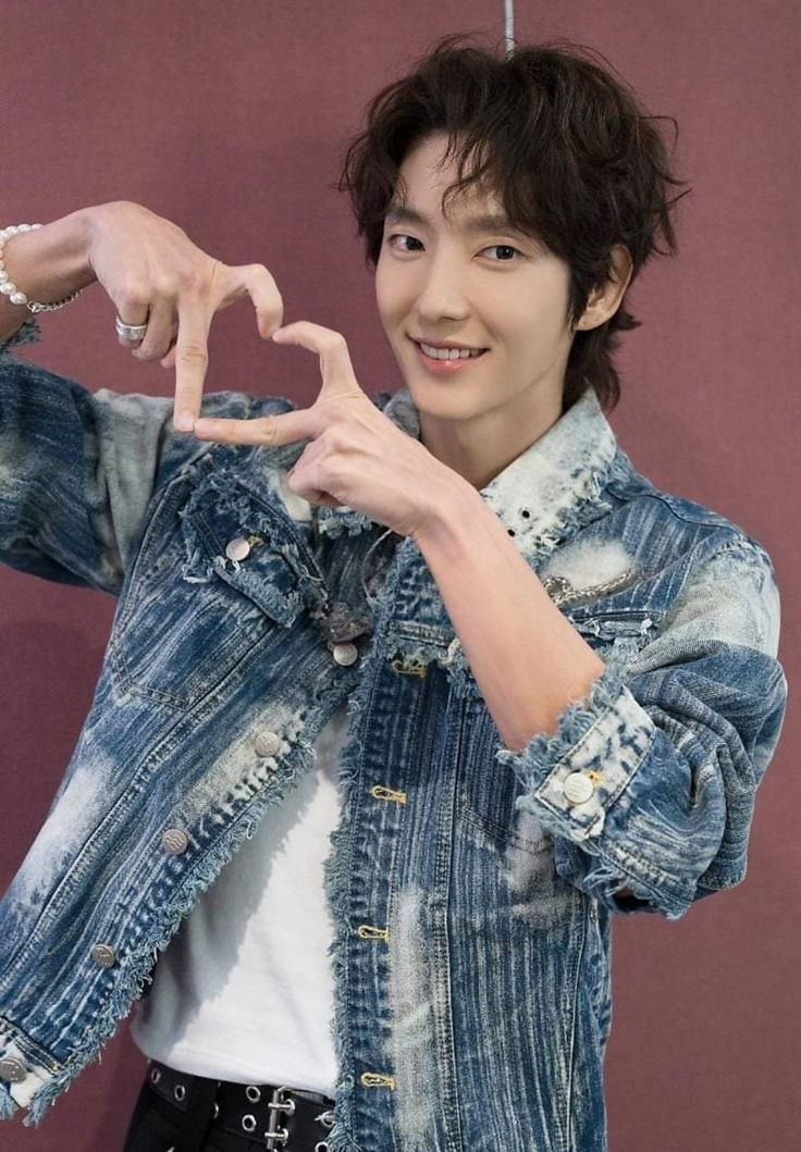 Recent activity shot of Lee Joongi