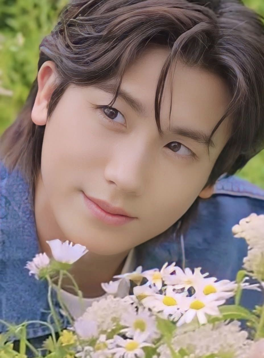 Latest photo of Park Hyungsik