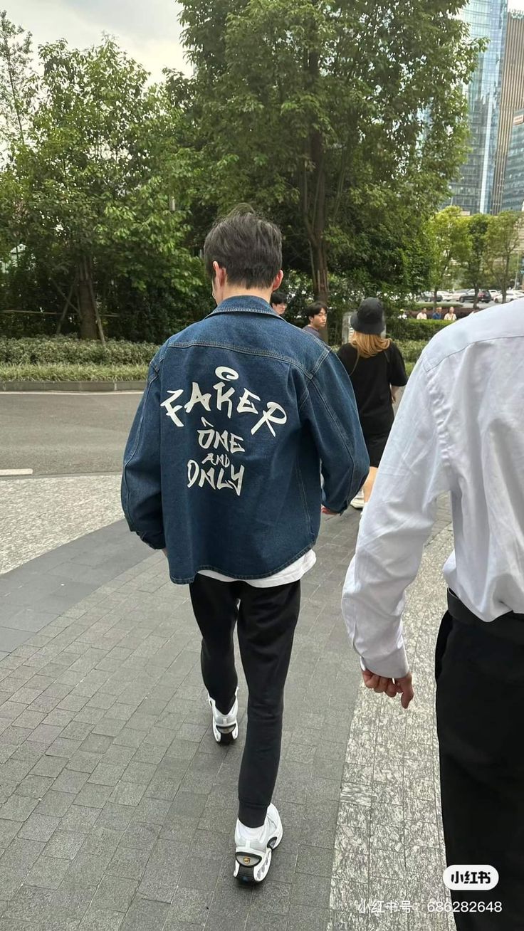 最爱偶像名人粉丝团推荐的Faker背景图片