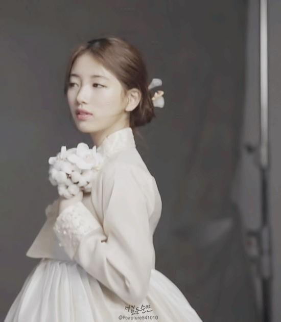 粉絲拍下的裴秀智瞬間