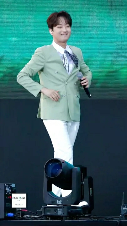 Today's popular wallpaper in Lee Chanwon community