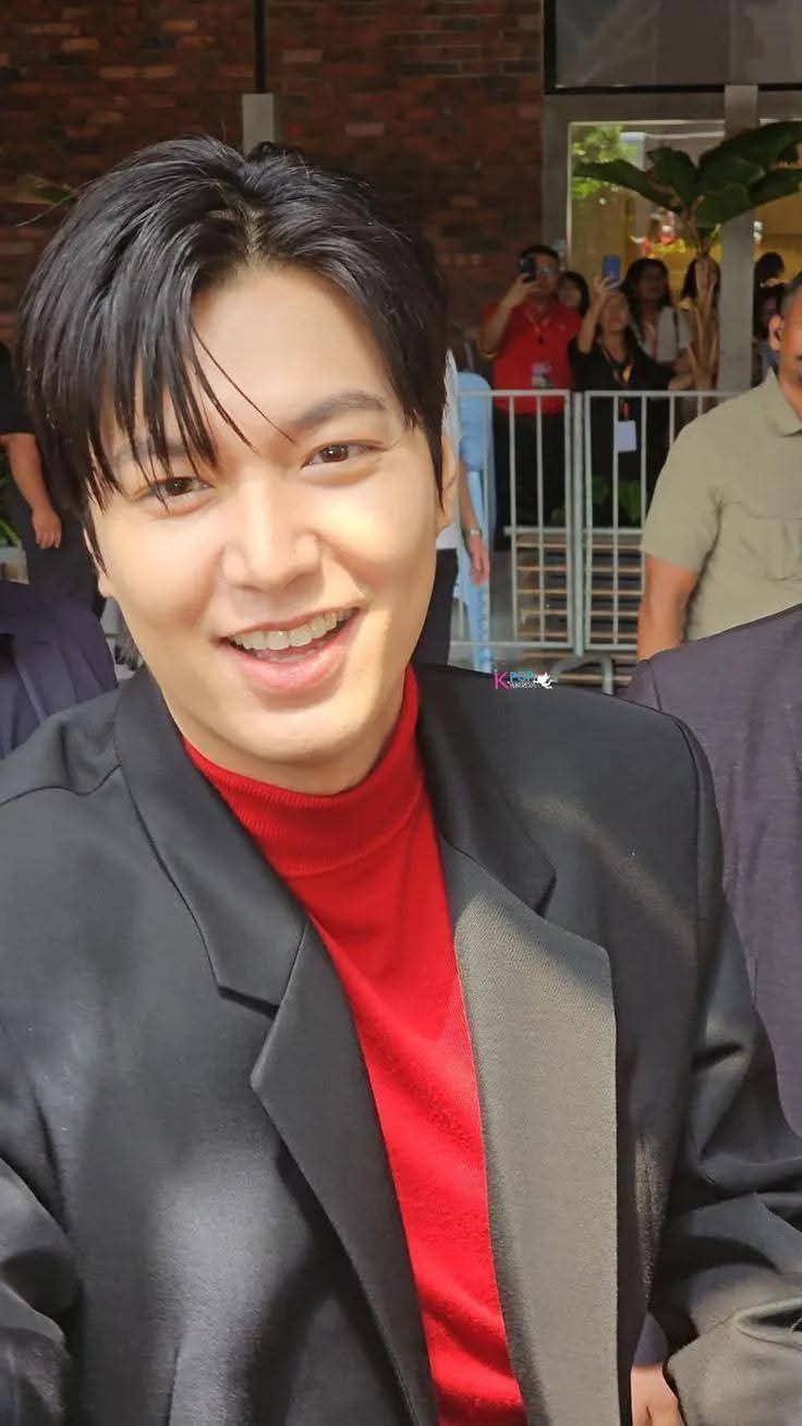 Wallpaper emosional yang dibagikan penggemar untuk Lee Minho