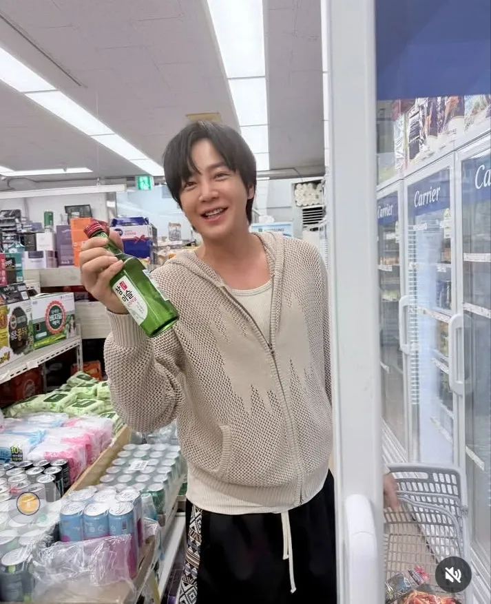 Latest photo of Jang Geunsuk