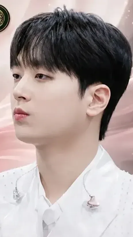 Foto kegiatan terbaru dari Lee Chanwon