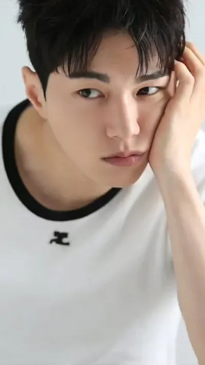 Today's popular wallpaper in Kim Myungsoo (L) community