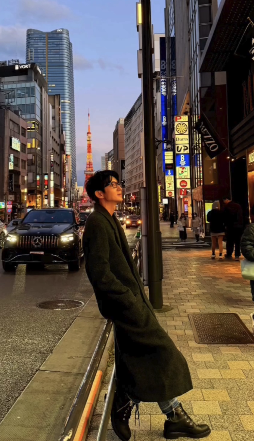 Behind-the-scenes cut of Lee Joongi