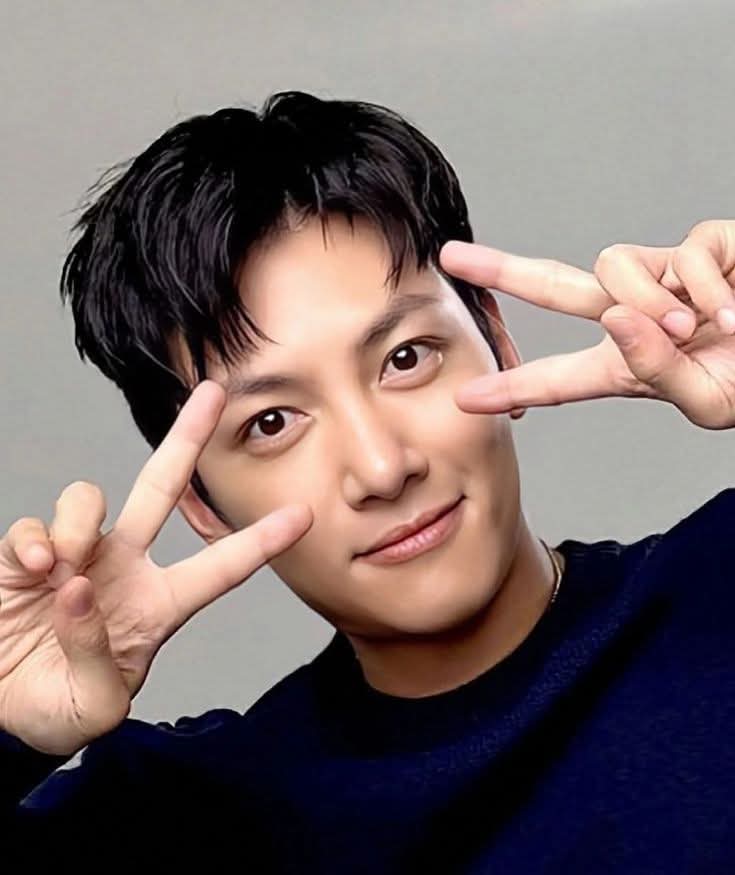 粉丝拍下的池昌旭瞬间