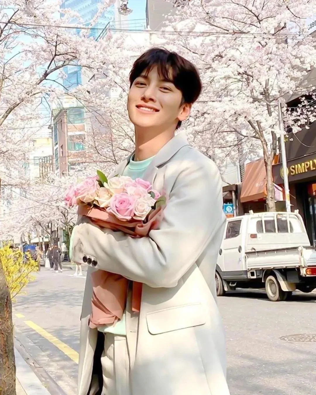 Behind-the-scenes cut of Ji Changwook