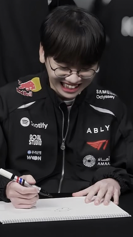 Emotional wallpaper shared by fans for Doran
