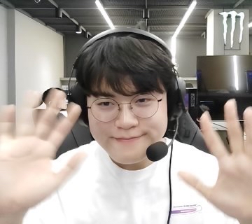 Latest photo of Gumayusi