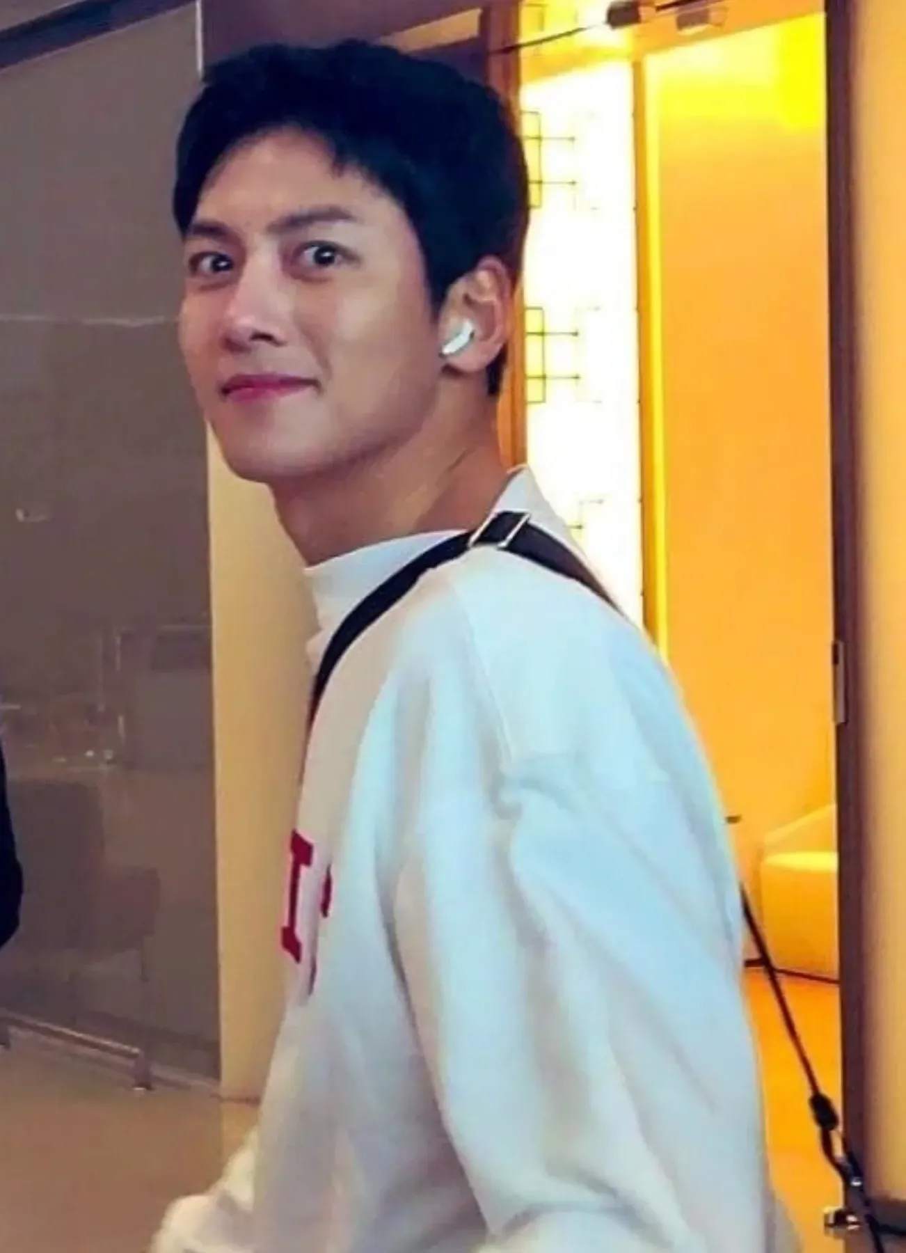 Behind-the-scenes cut of Ji Changwook