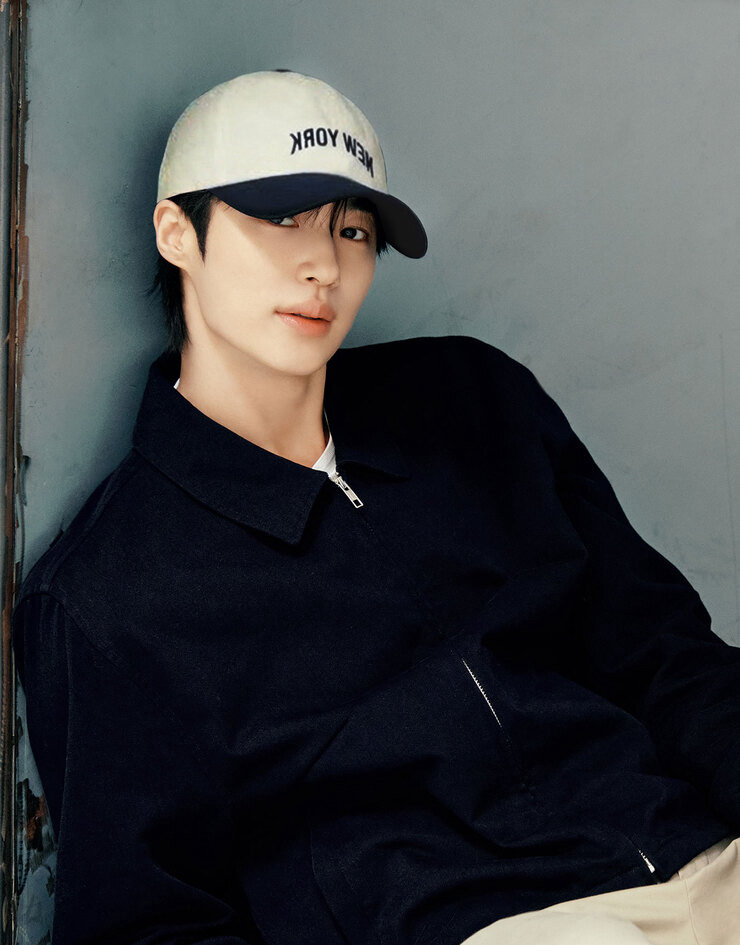 Behind-the-scenes cut of Byeon Wooseok