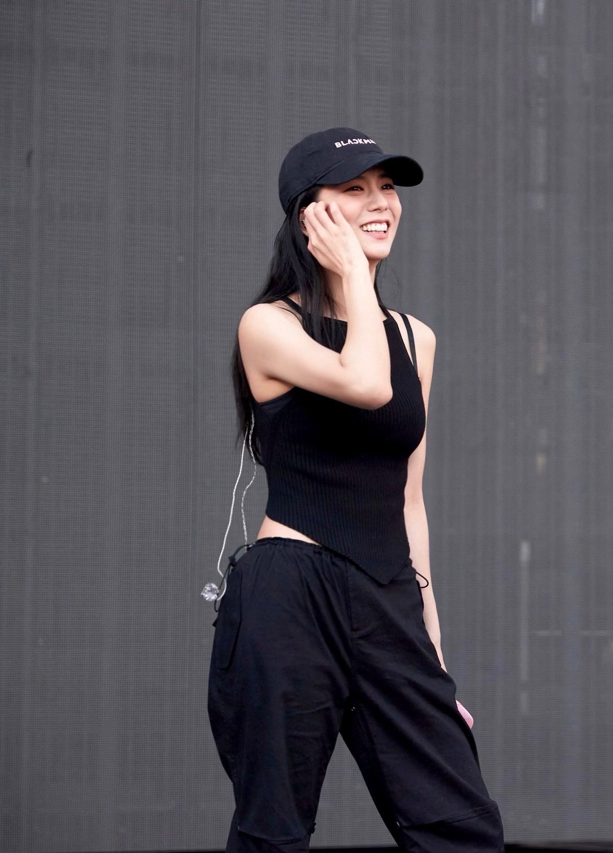 Behind-the-scenes cut of Jisoo (1995)