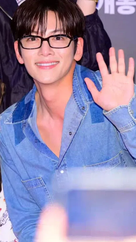 지창욱의 팬들이 직접 만든 특별한 배경화면