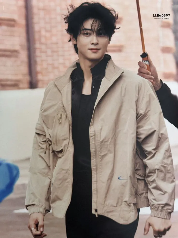 A moment captured by a fan of Cha Eunwoo