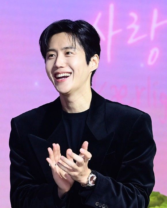 Behind-the-scenes cut of Kim Seonho