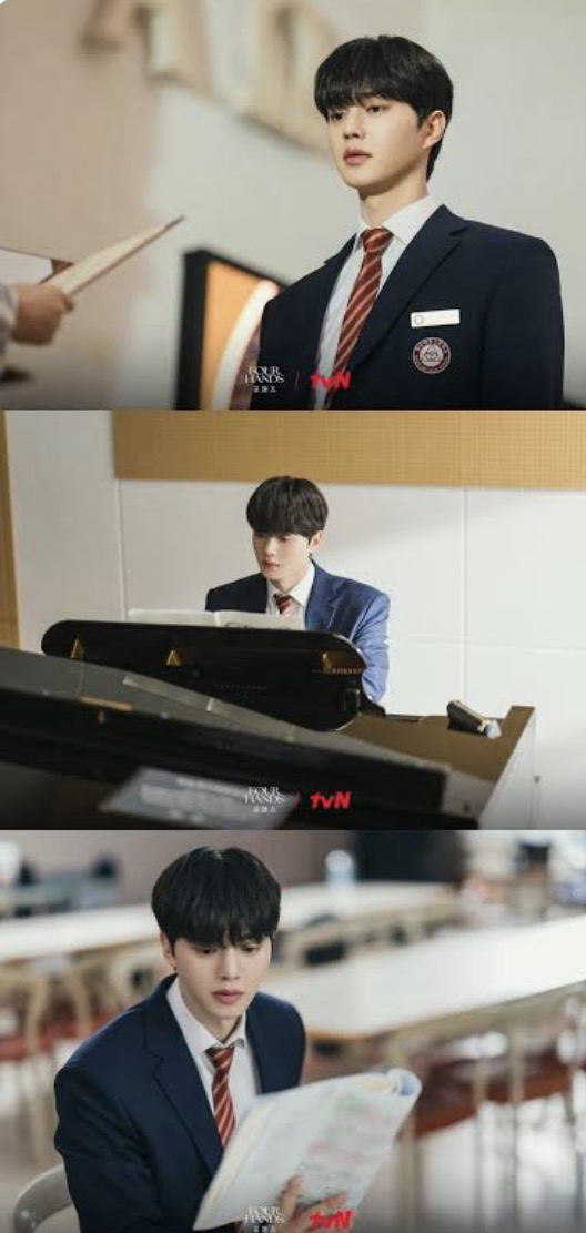 Emotional wallpaper shared by fans for Song Kang