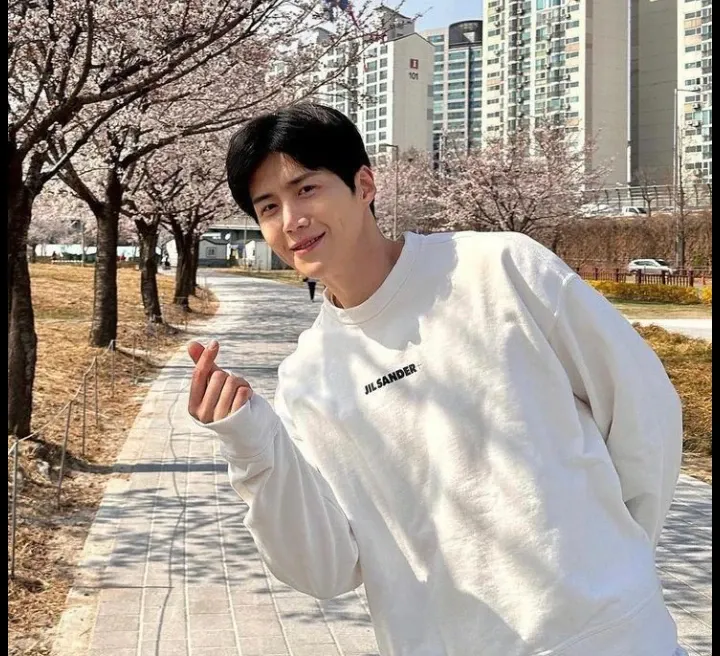 Cuplikan di balik layar dari Kim Seonho