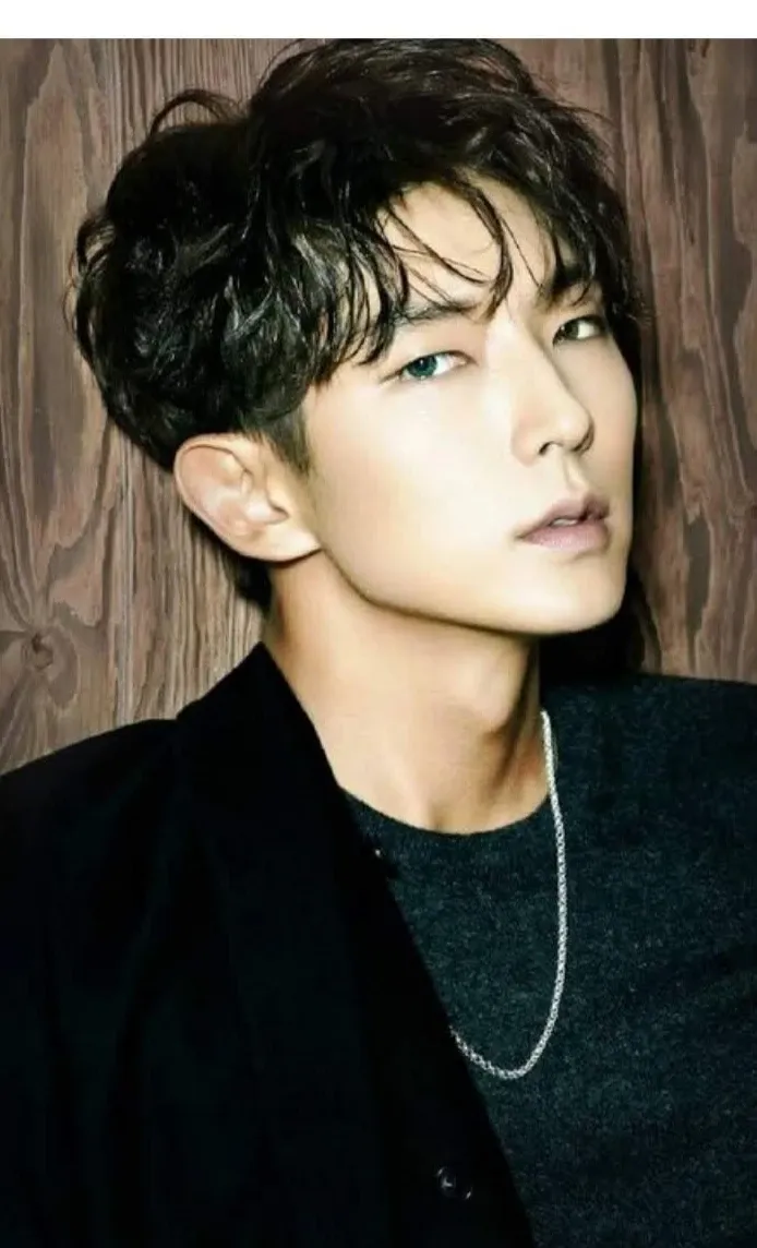 A moment captured by a fan of Lee Joongi