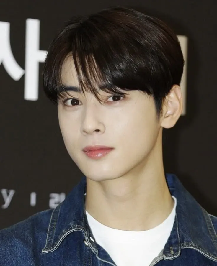 Recent activity shot of Cha Eunwoo