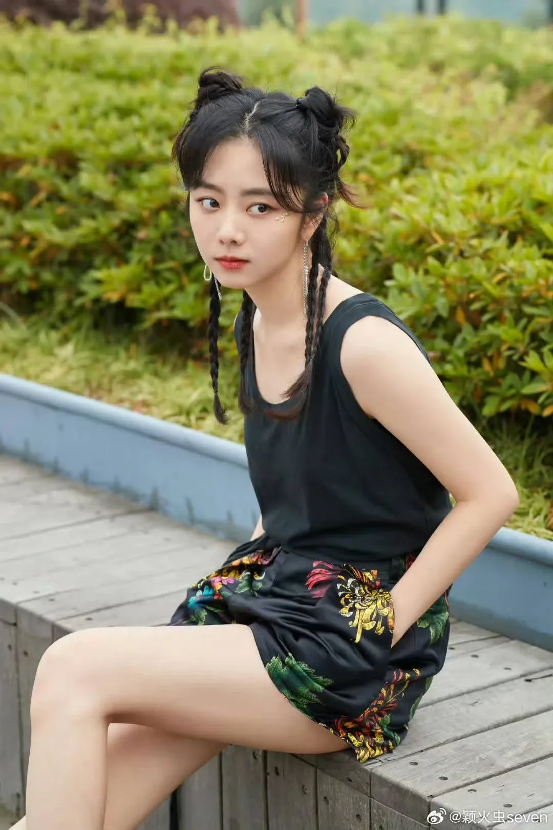 Behind-the-scenes cut of Tan Song Yun
