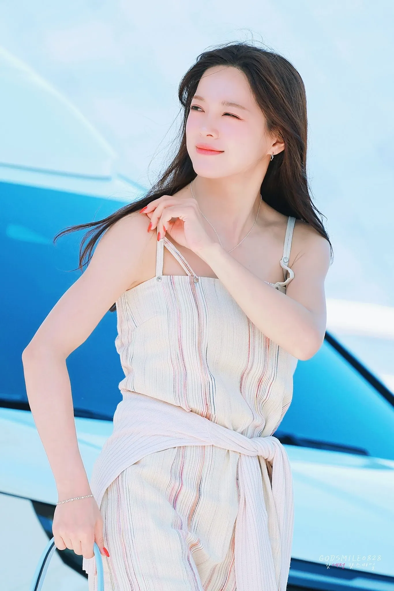 Behind-the-scenes cut of Kim Sejeong
