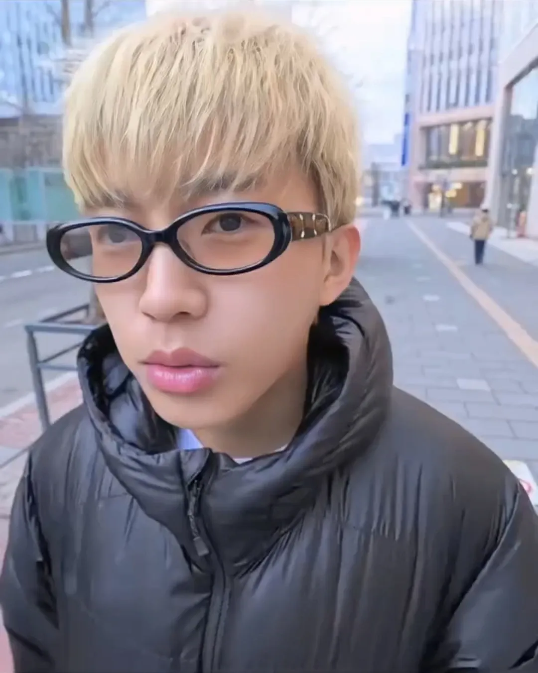 Behind-the-scenes cut of Lim Youngwoong