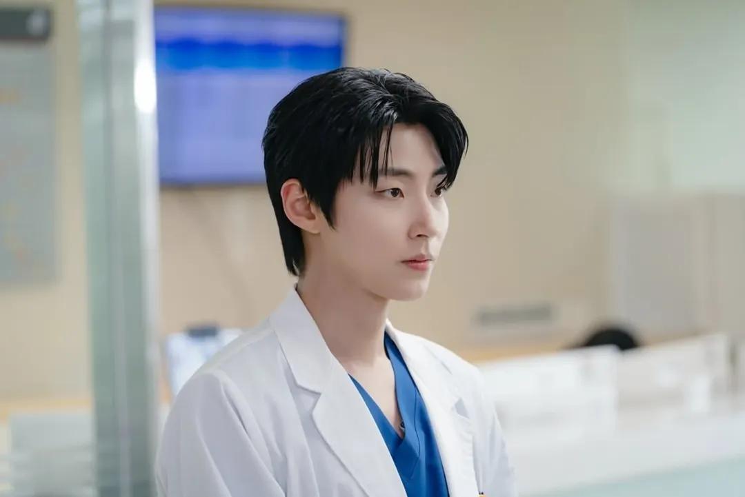 Behind-the-scenes cut of Hwang Inyoup