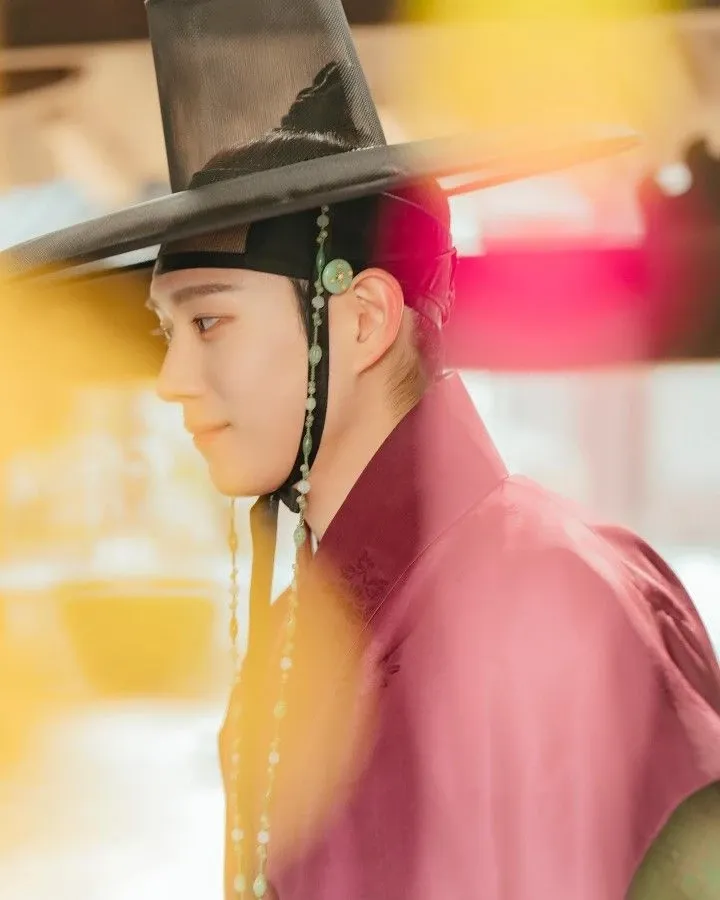 Behind-the-scenes cut of Kim Youngdae