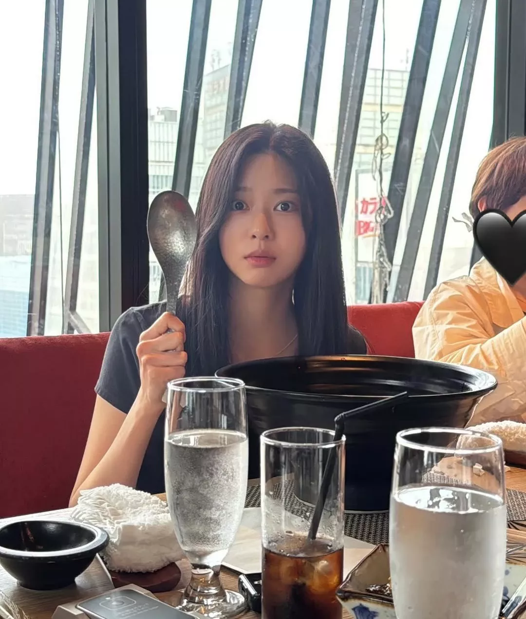 Behind-the-scenes cut of Kim Minju