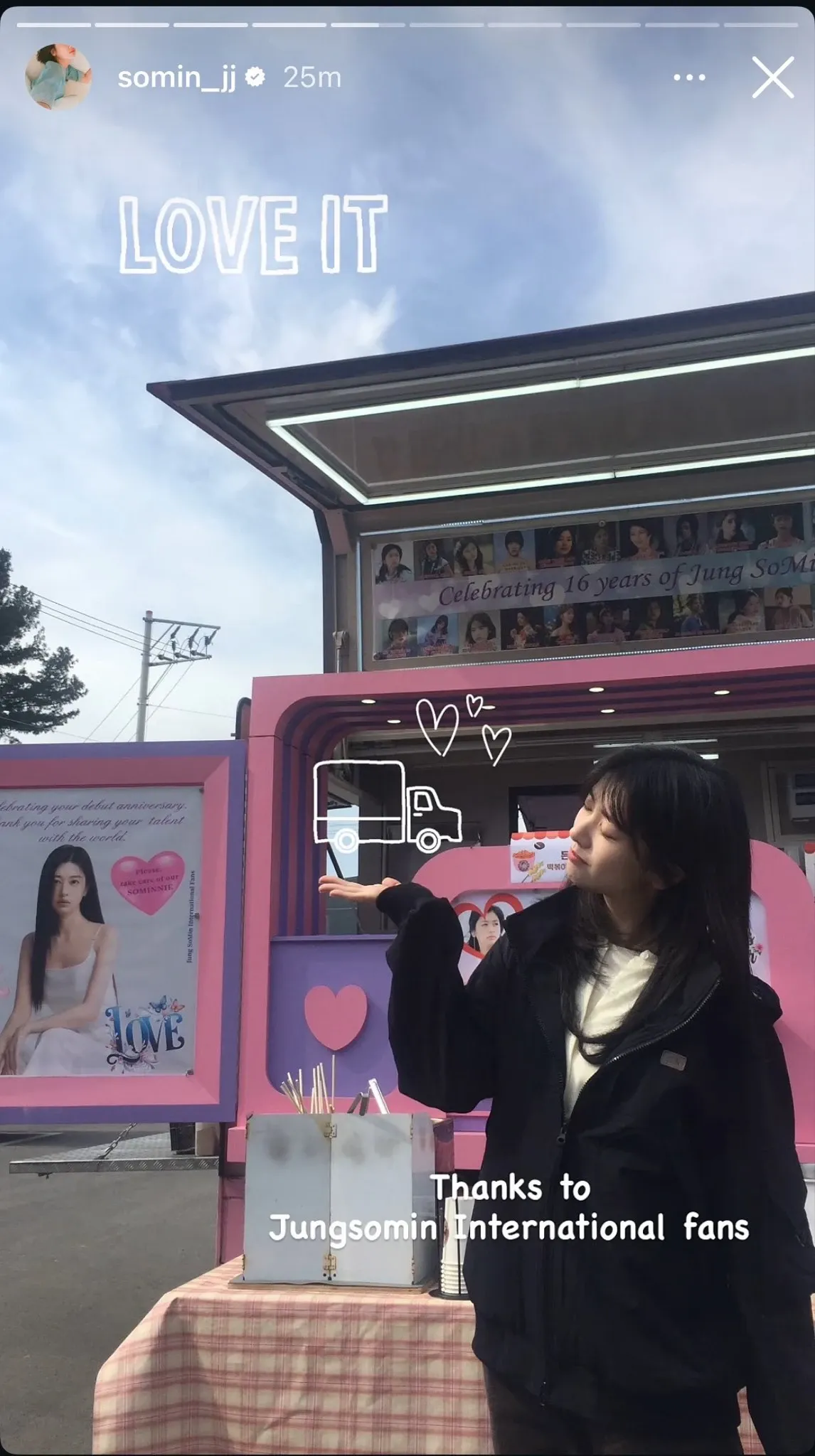 Special wallpaper made by Jung Somin's fans