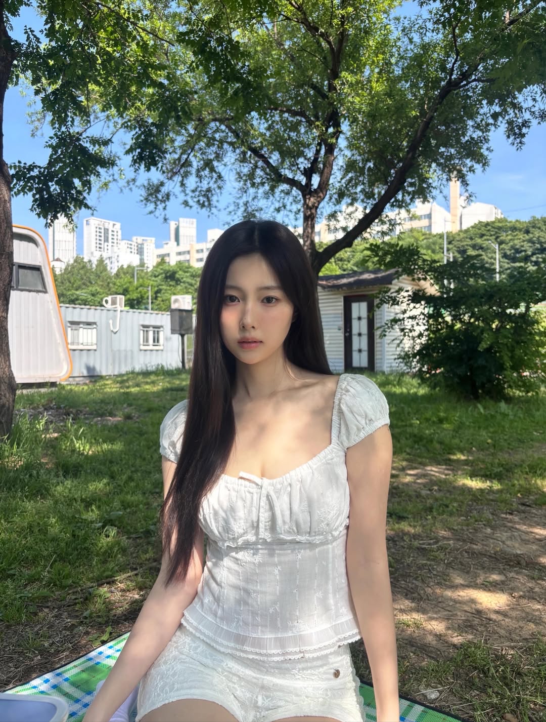 A moment captured by a fan of Kang Hyewon