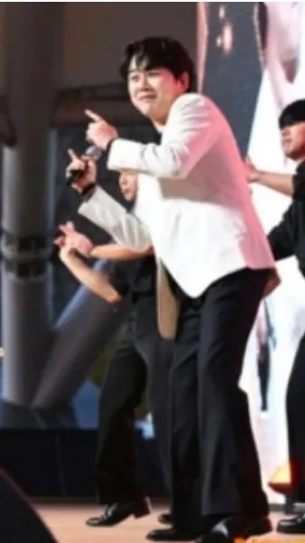 Hwang Youngwoong background image recommended by Choeaedol Celeb fandom