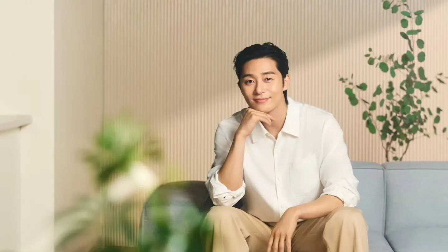 A moment captured by a fan of Park Seojoon