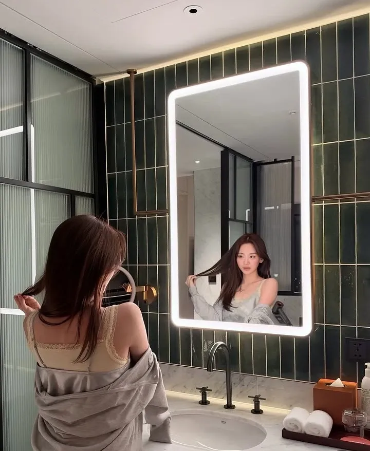Recent activity shot of Cho Yihyun